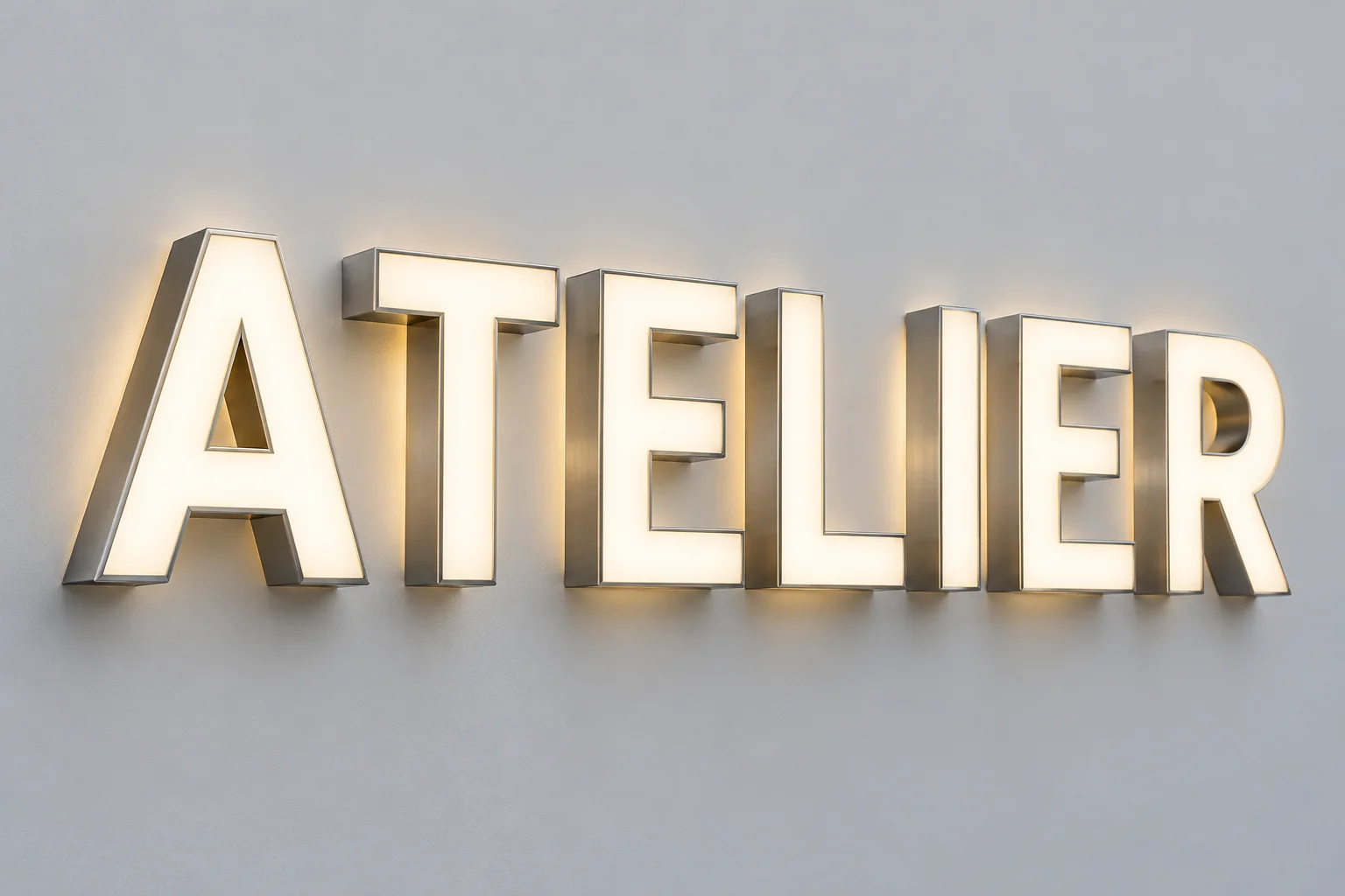 Lettres lumineuses en acier et plexiglas