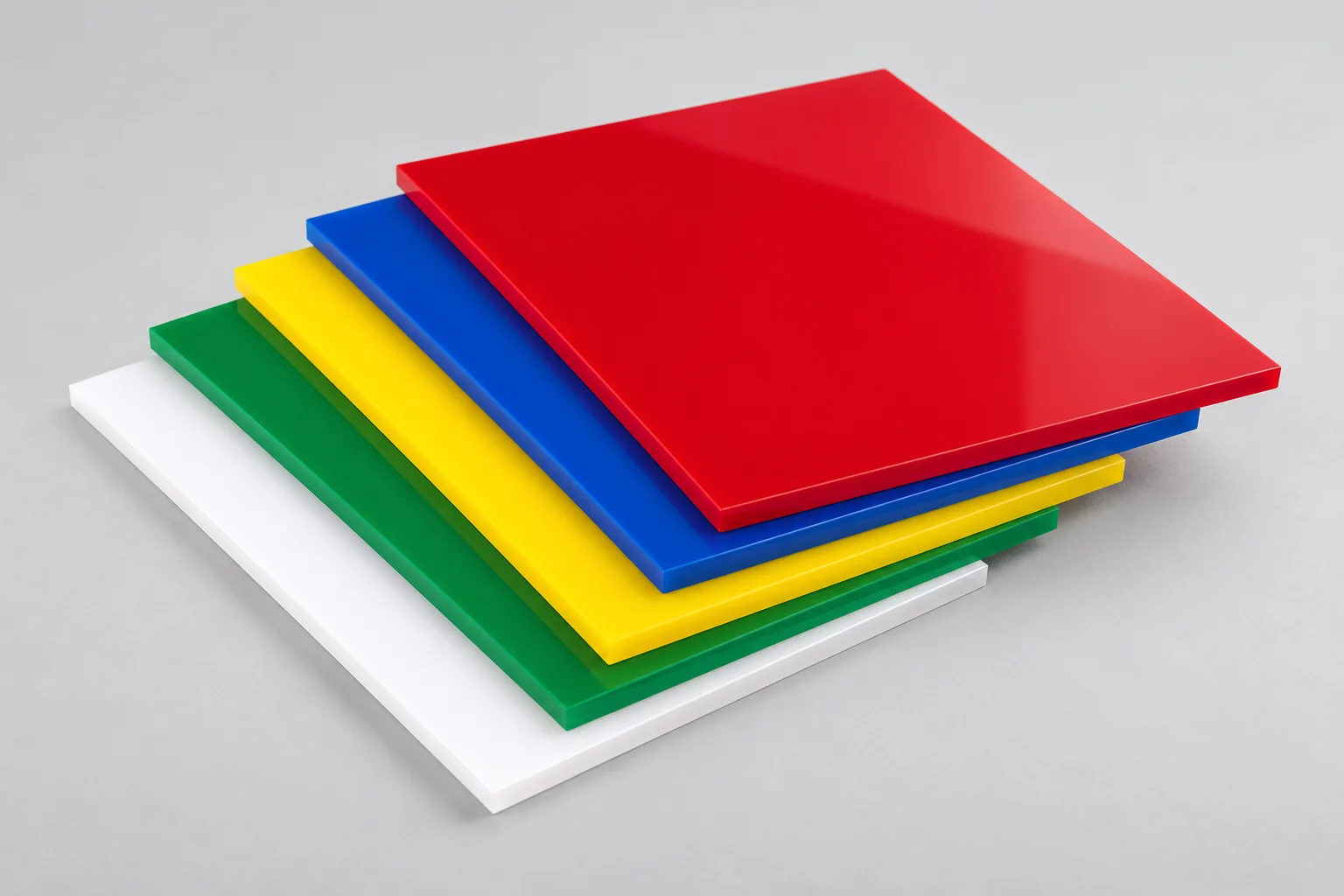 Plaques de plexiglas colorées