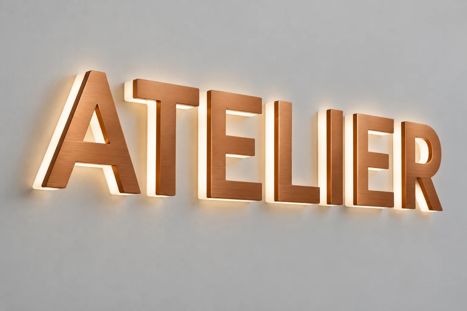 Lettres dibond satiné cuivre + méthacrylate illuminé