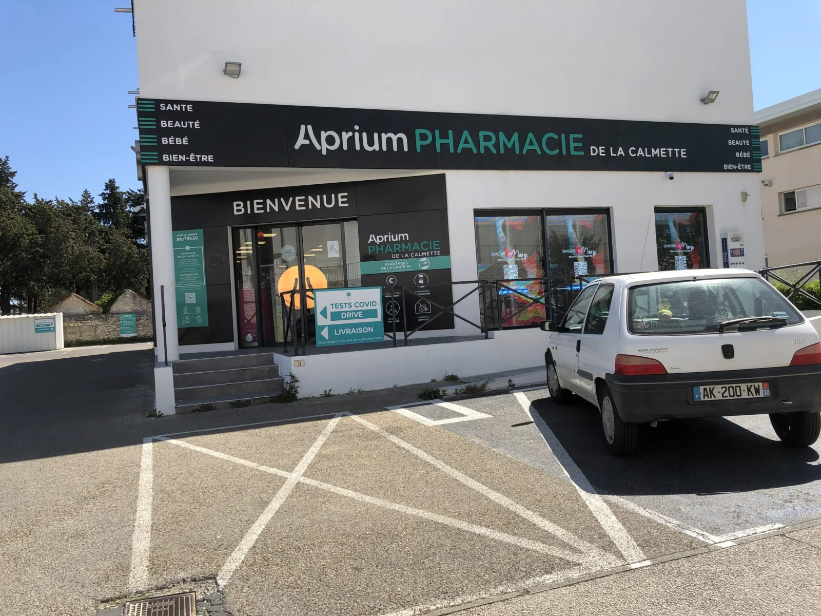 Enseigne lumineuse eclairee croix de pharmacie