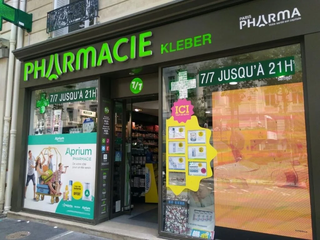 Enseigne de magasin pharmacie lumineuse