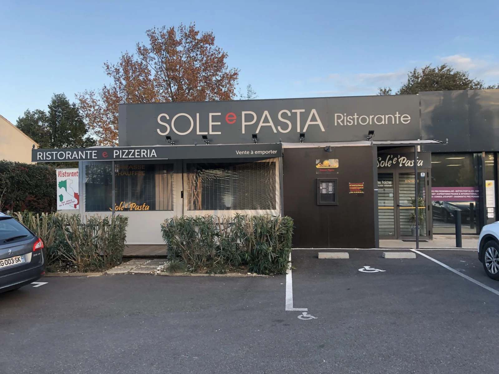 Enseigne lumineuse eclairee pour commerce restaurant
