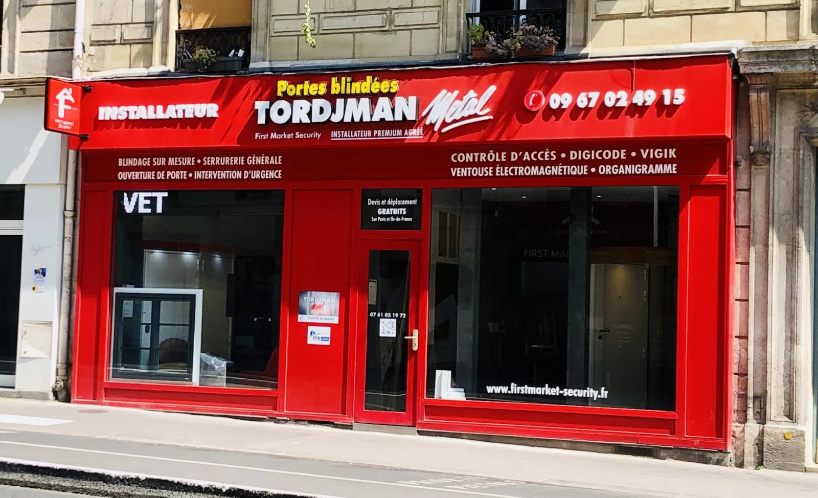 Enseigne magasin lumineux rouge