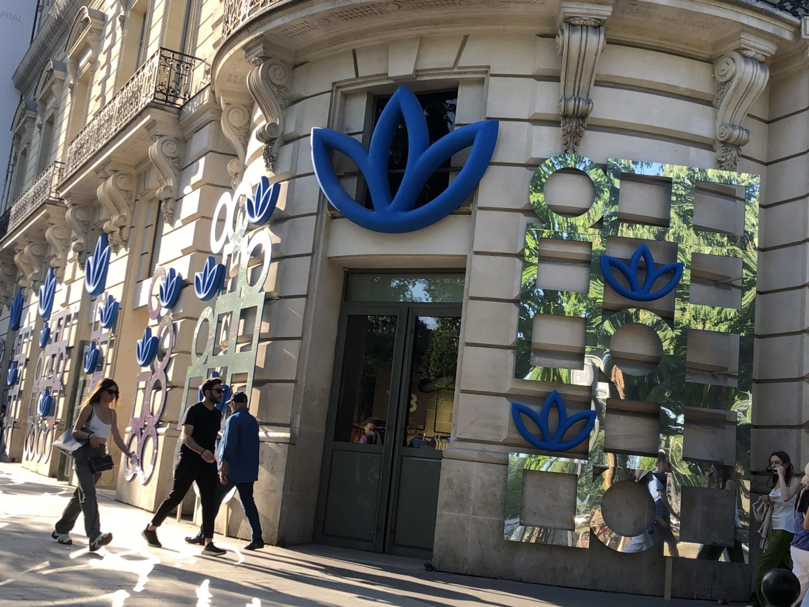 Enseigne de magasin sport