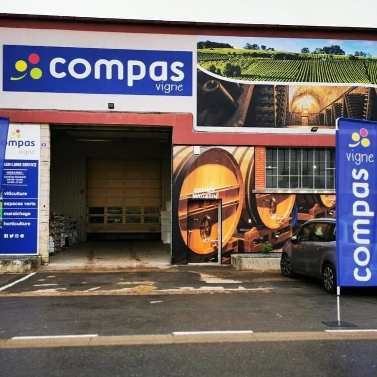 Enseigne lettres decoupees cave a vins