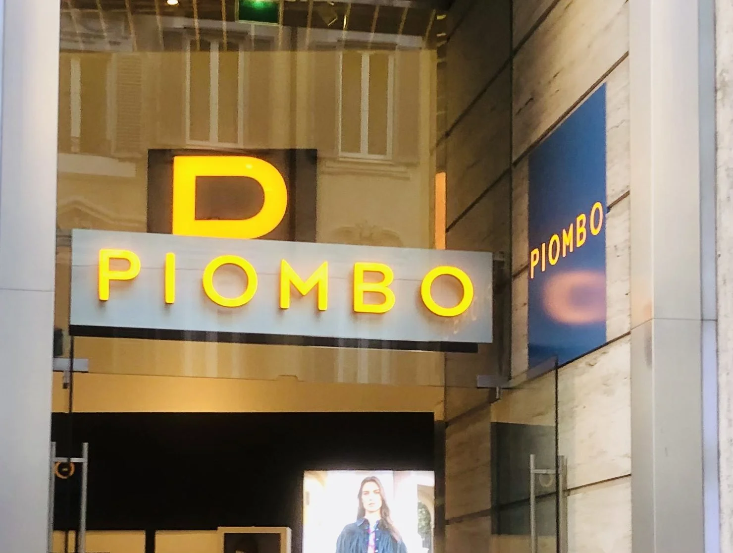 Enseigne lumineuse lettres decoupees leds