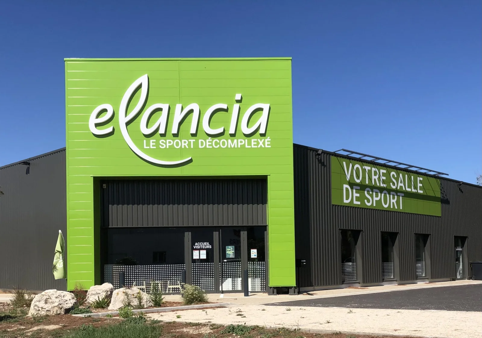 Enseigne lettres decoupees et adhesifs lettrage sport