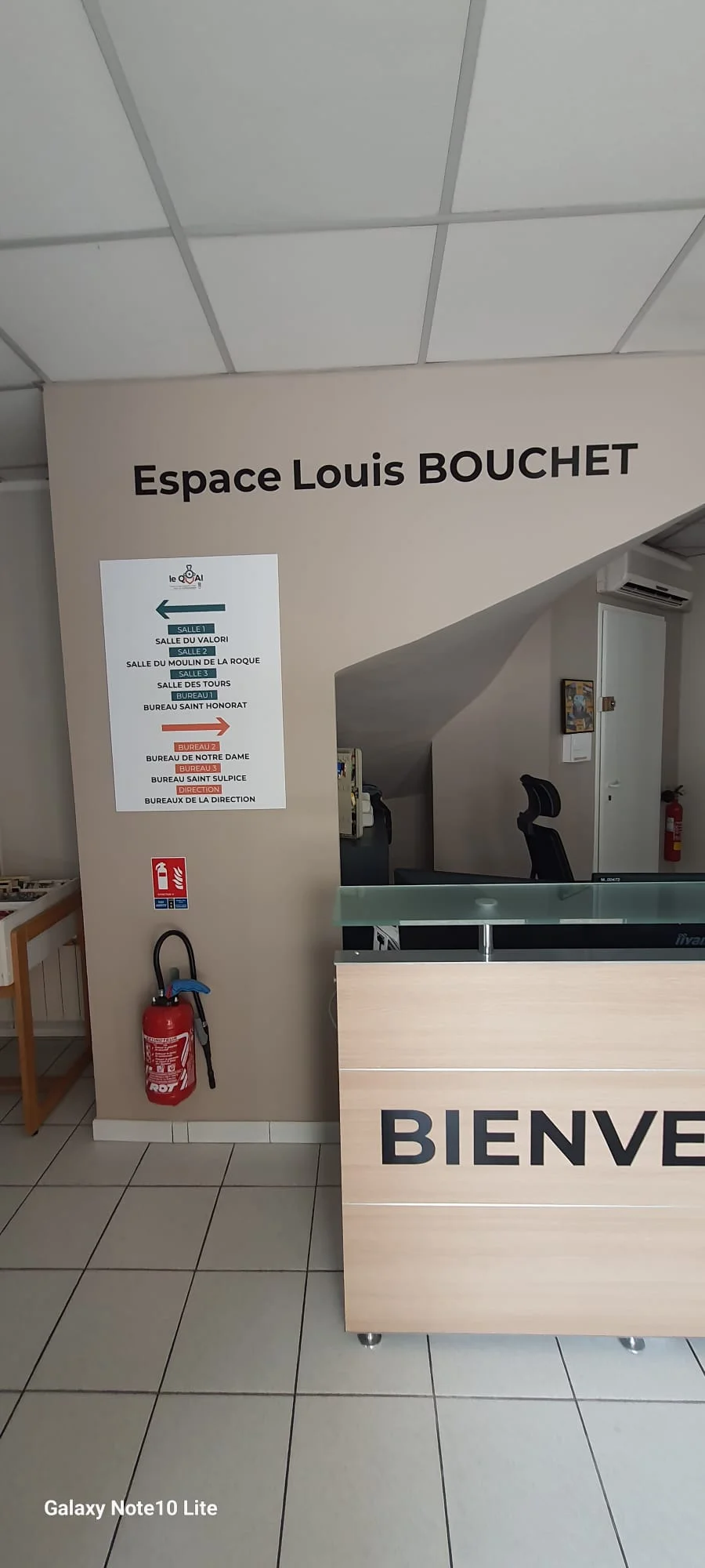 Enseigne panneau pour magasin totem dibond blanc
